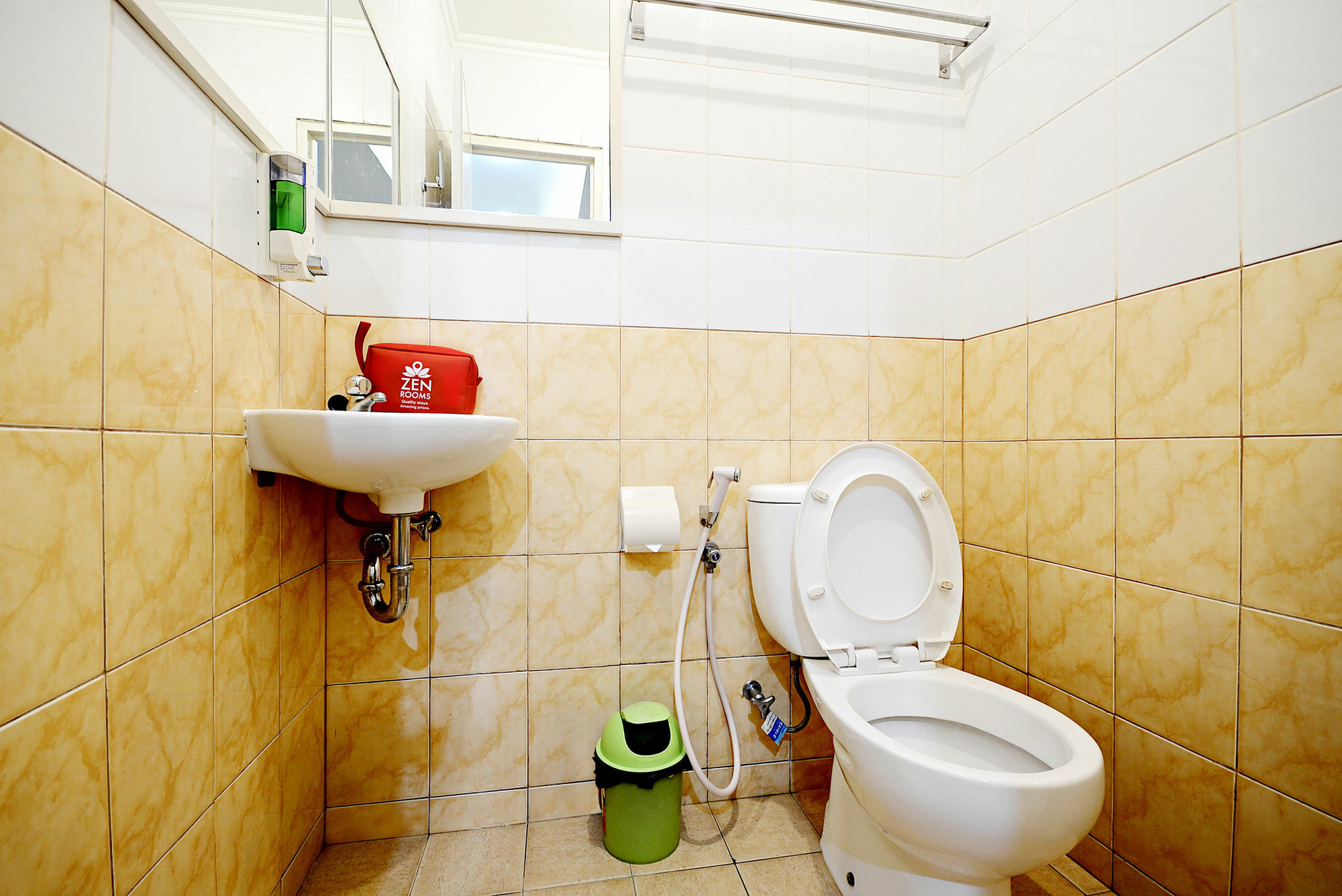 Zen Rooms Cideng Barat Cakarta Dış mekan fotoğraf